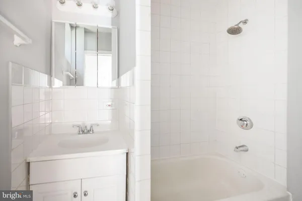 $1,250 | 2123 Spring Garden Street, Unit 1F, Philadelphia, PA 19130