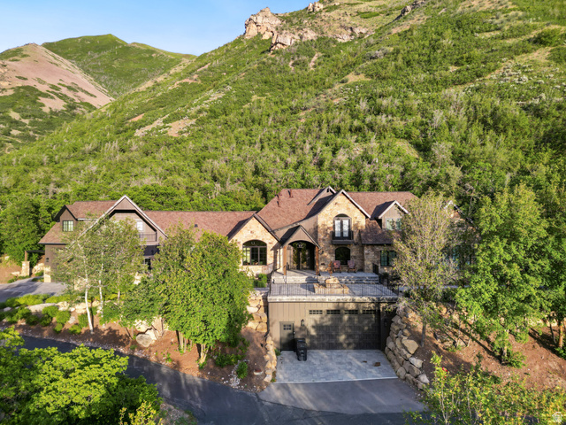 1141 South Oak Leaf Lane Springville, UT 84663 - Photo 7 of 147 Stone and wood-sided residence featuring a multi-level design and a prominent three-car garage