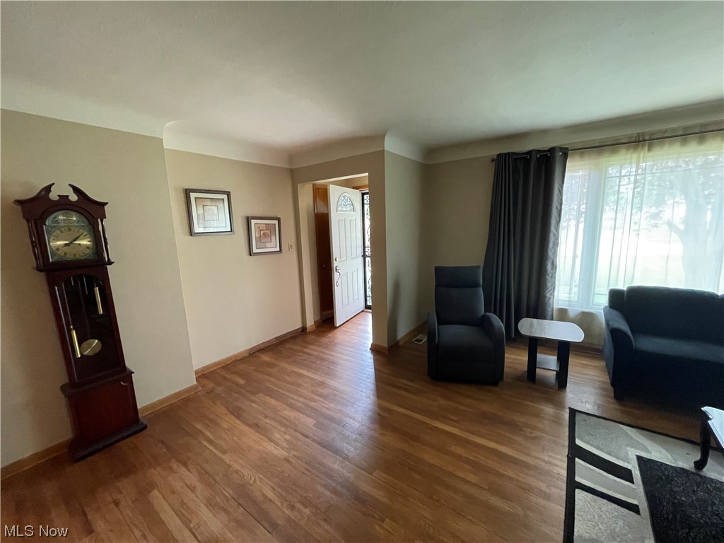 13052 Atlantic Road Strongsville, OH 44149 - Photo 4 of 33 Great Room