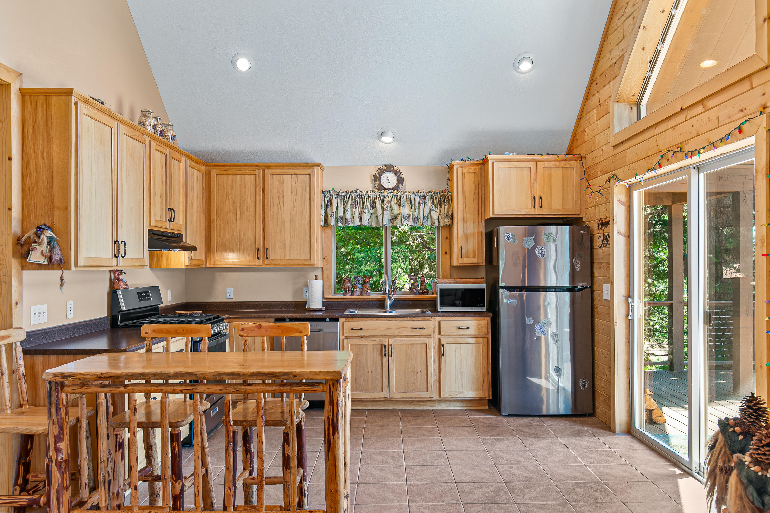 2042 Hyatt Prairie Road Ashland, OR 97520 - Photo 17 of 45 Gallery Image 17
