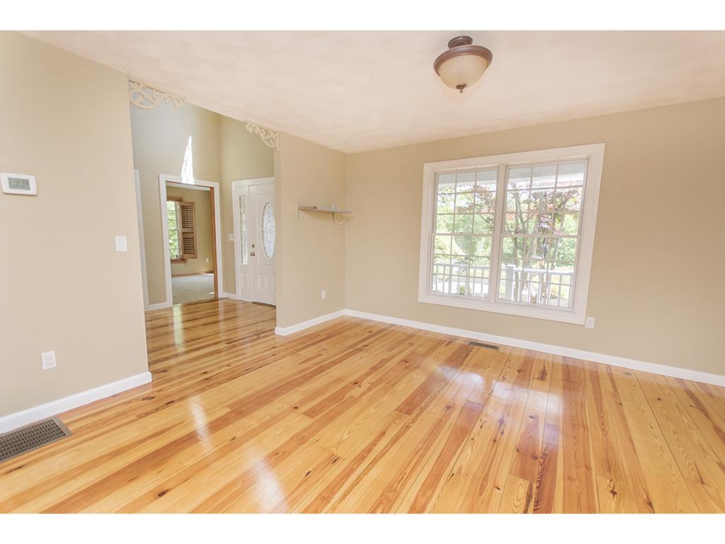 16 Candlestick Lane Sandown, NH 03873 - Photo 5 of 34