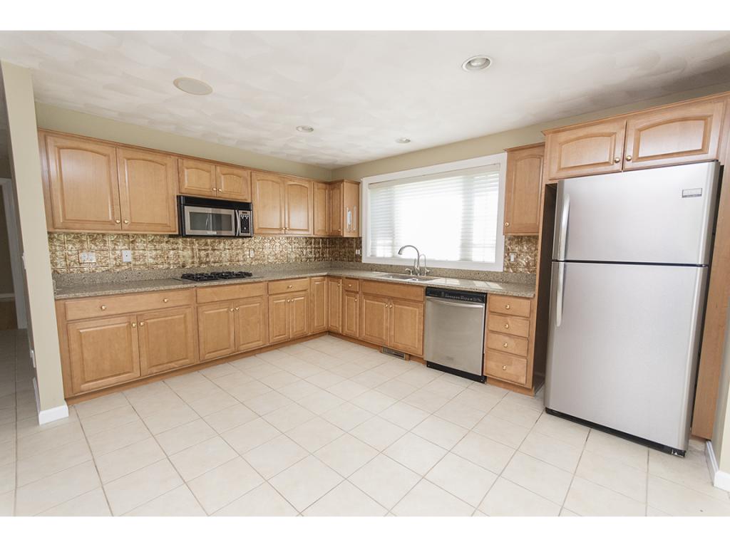 16 Candlestick Lane Sandown, NH 03873 - Photo 6 of 34