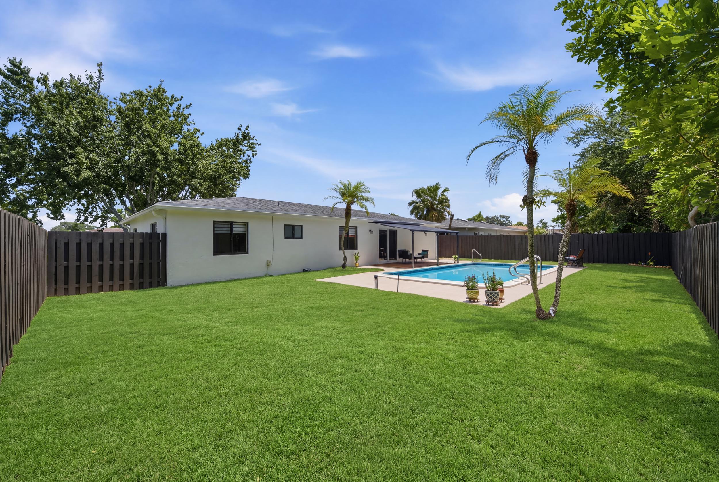 10660 Emperor Street Boca Raton, FL 33428 - Photo 22 of 25 5_028__dsc39650_grass_e950ec27