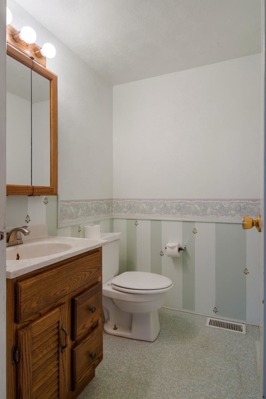 10762 Thiel Road Traverse City, MI 49685 - Photo 19 of 26 1918609-7ead4dd3-2155-4d30-874d-d6f870df0789.JPG