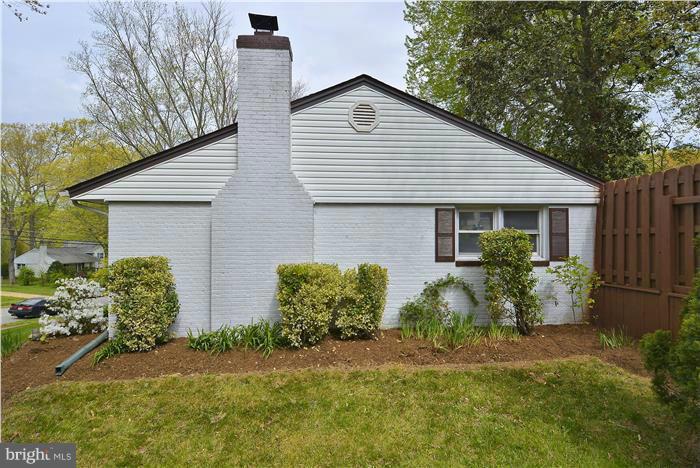 7418 Flora Street Springfield, VA 22150 - Photo 3 of 22 Exterior (General)