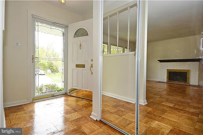 7418 Flora Street Springfield, VA 22150 - Photo 7 of 22 Interior (General)