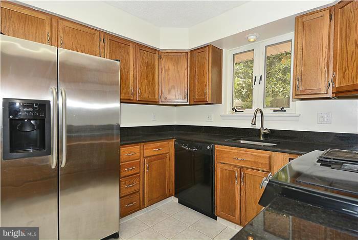7418 Flora Street Springfield, VA 22150 - Photo 8 of 22 Kitchen