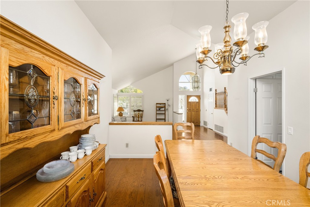 3250 North Geronimo Avenue Simi Valley, CA 93063 - Photo 16 of 47 a very nice looking room with a large window