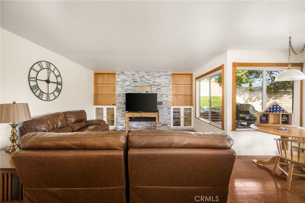 3250 North Geronimo Avenue Simi Valley, CA 93063 - Photo 18 of 47 a living room with furniture and a flat screen tv