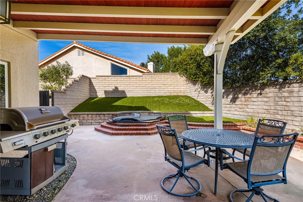 3250 North Geronimo Avenue Simi Valley, CA 93063 - Photo 30 of 47 a view of an outdoor sitting space