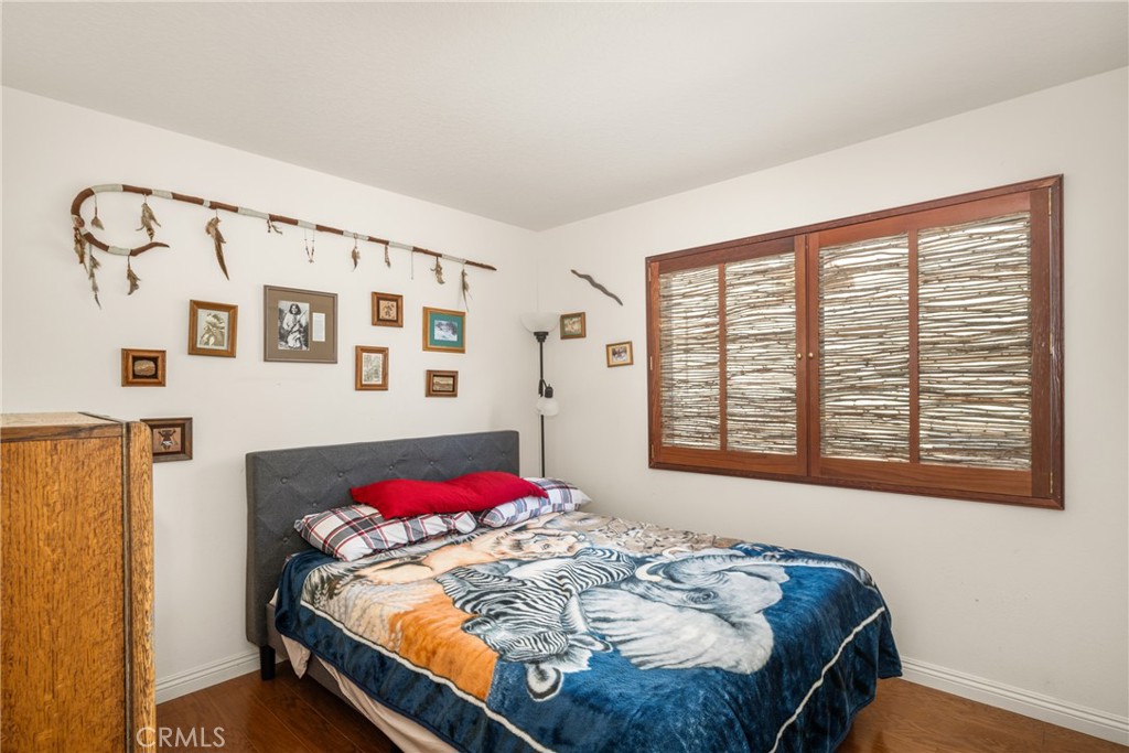 3250 North Geronimo Avenue Simi Valley, CA 93063 - Photo 32 of 47 a bedroom with a bed and a window
