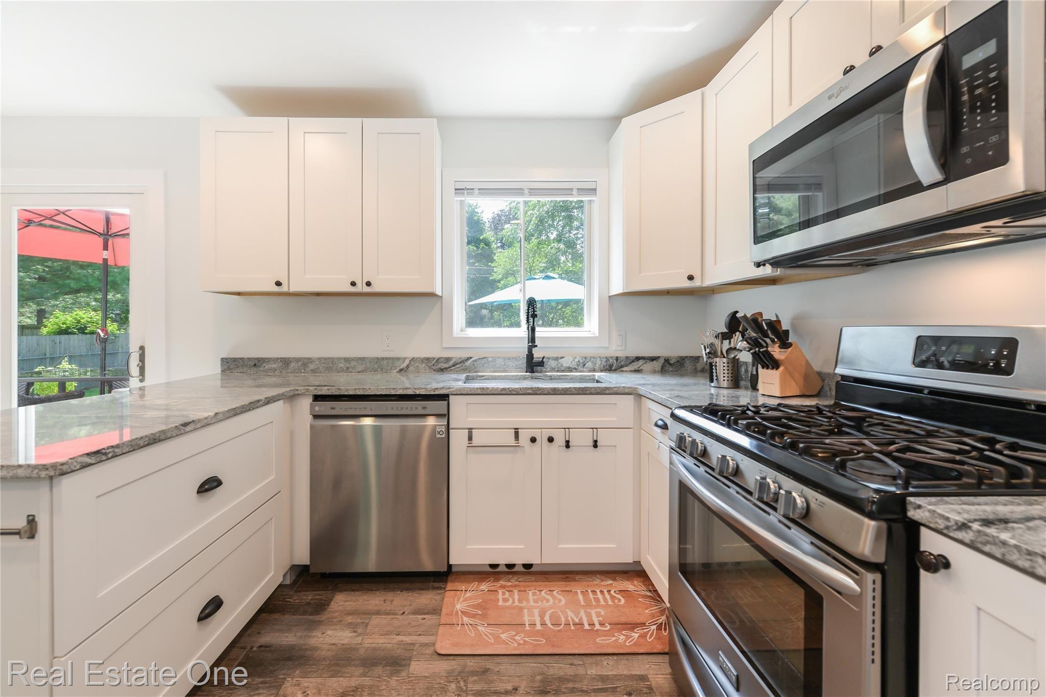 3007 Shewbird Road Wixom, MI 48393 - Photo 10 of 48 Stainless Steel Appliances