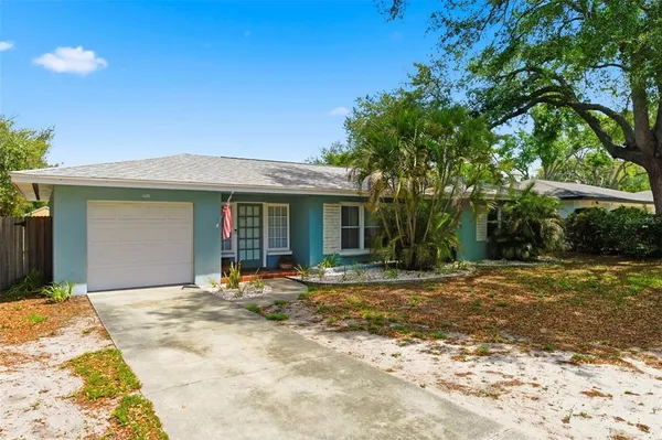 $2,300 | 1600 Sherwood Street, Clearwater, FL 33755