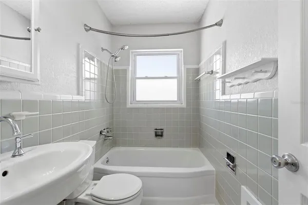 $2,300 | 1600 Sherwood Street, Clearwater, FL 33755