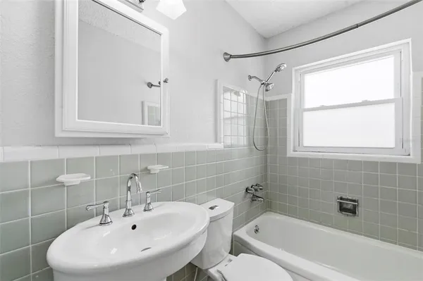 $2,300 | 1600 Sherwood Street, Clearwater, FL 33755