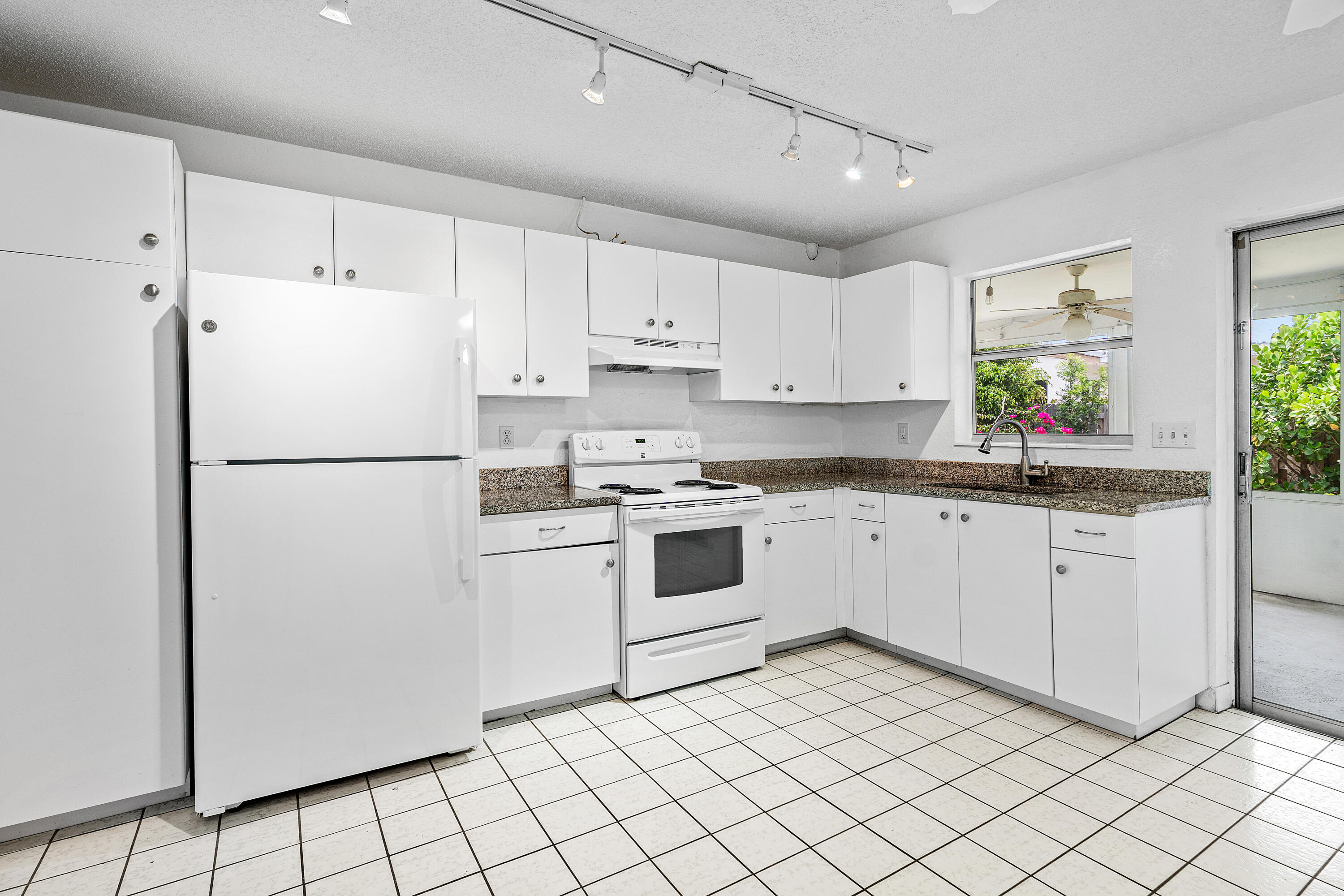 11 Sailfish Lane Ocean Ridge, FL 33435 - Photo 9 of 31 006-11SailfishLane-11-BoyntonBeach-FL-33