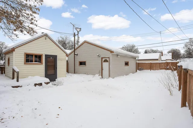 $2,650 | 3744 Perry Avenue North, Robbinsdale, MN 55422