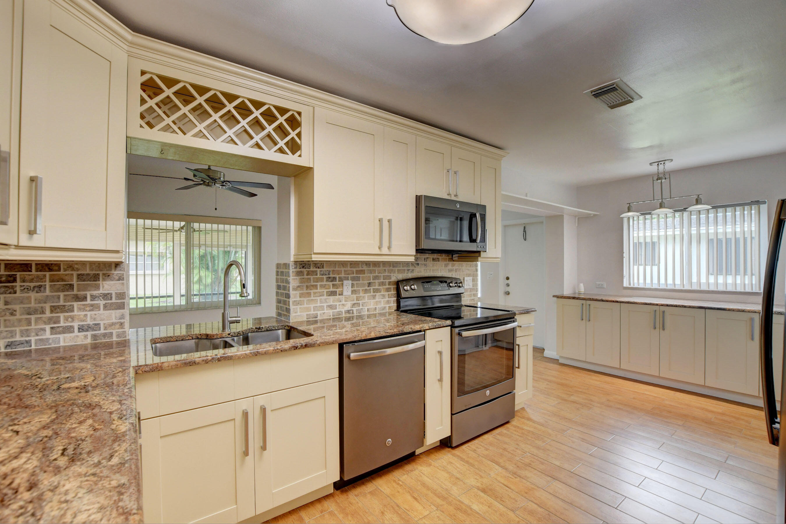 6347 Country Wood Way Delray Beach, FL 33484 - Photo 3 of 27 KITCHEN