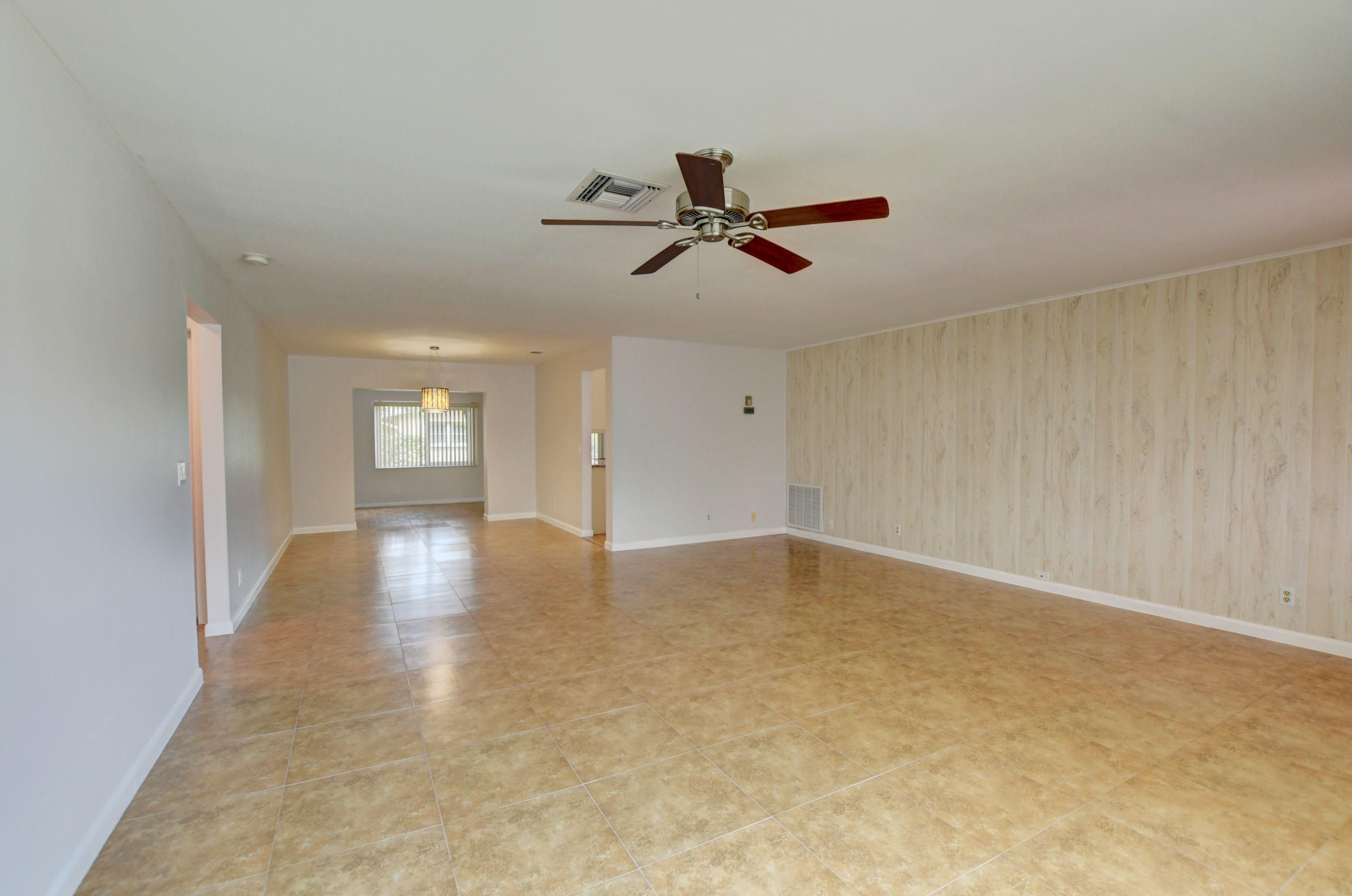 6347 Country Wood Way Delray Beach, FL 33484 - Photo 7 of 27 LIVING ROOM