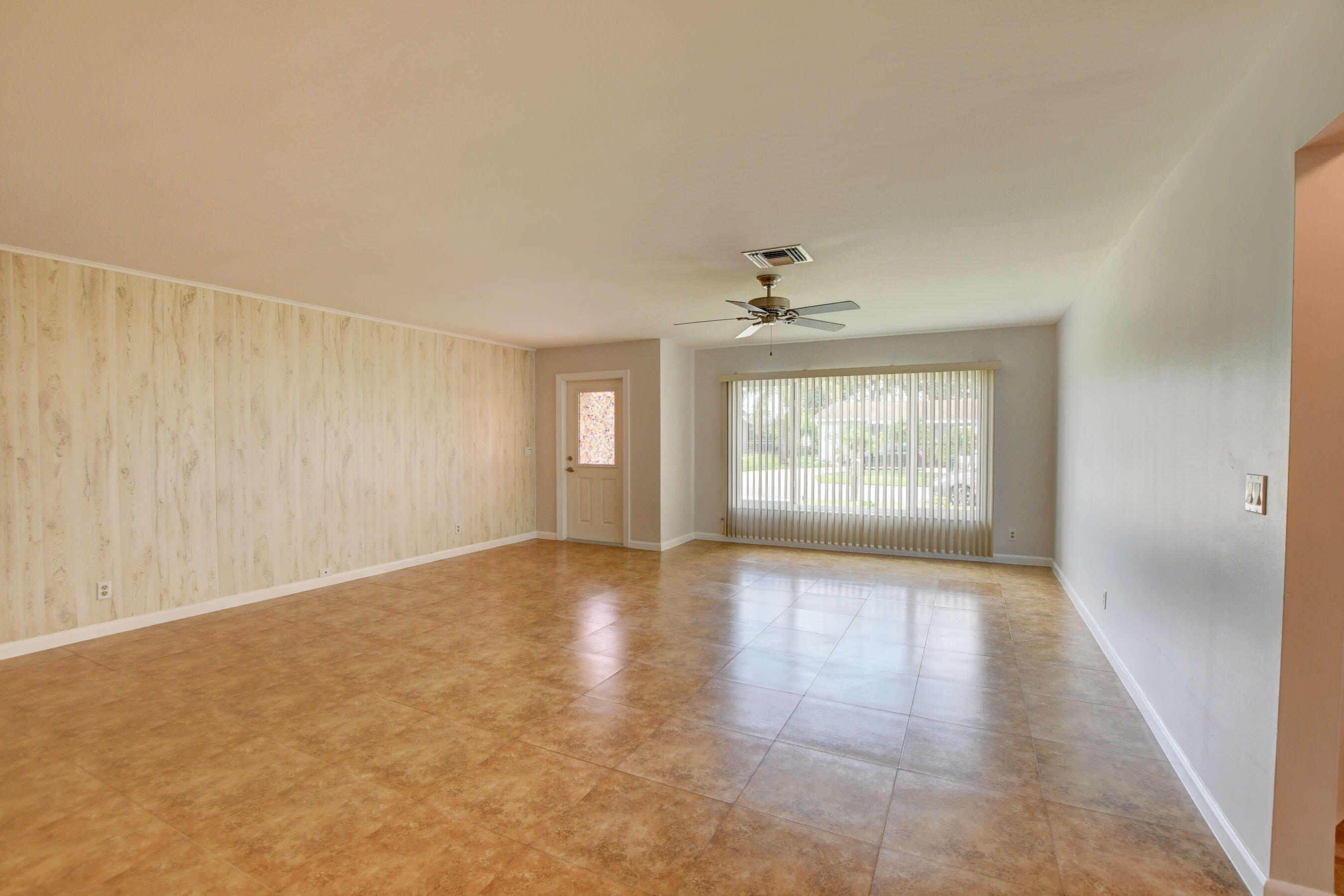 6347 Country Wood Way Delray Beach, FL 33484 - Photo 8 of 27 LIVING ROOM