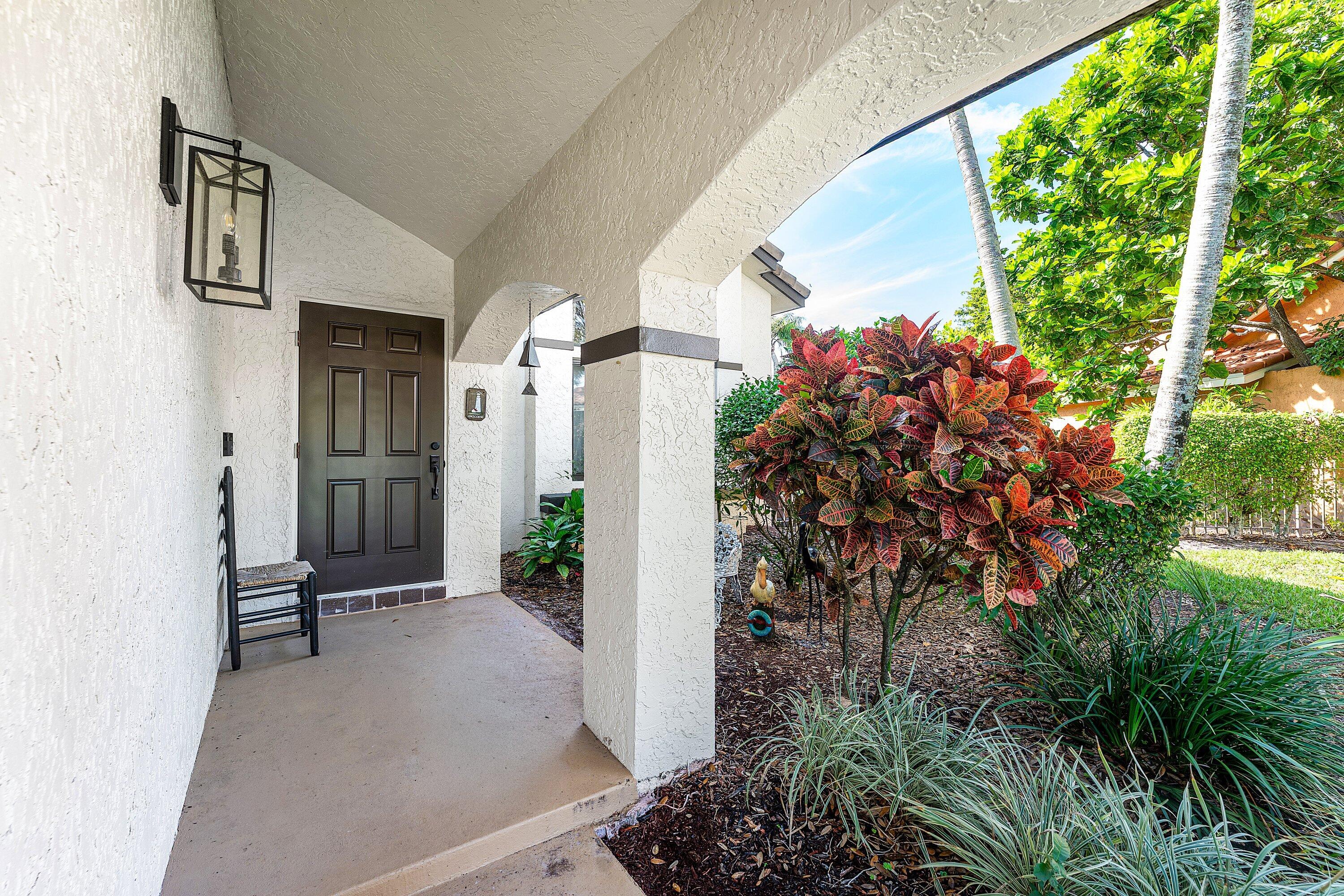 10664 San Bernardino Way Boca Raton, FL 33428 - Photo 3 of 41 004-10664SanBernardinoWay-BocaRaton-FL-3