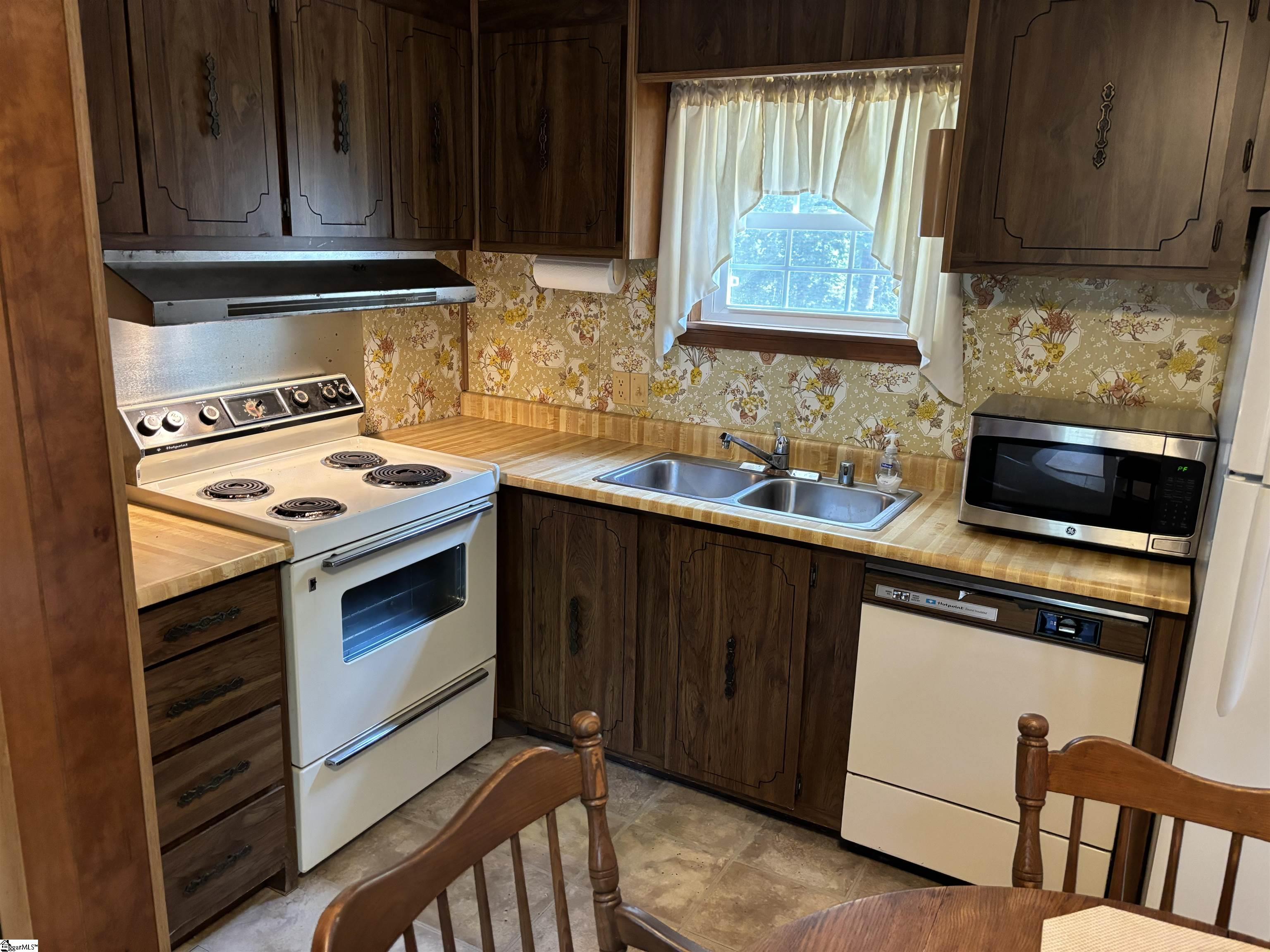 857 Cooley Bridge Road Belton, SC 29627 - Photo 8 of 17