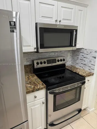 $3,250 | 650 Northwest 170th Terrace, Unit 650, Pembroke Pines, FL 33028