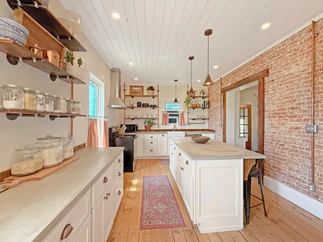 $170,000 | 104 South Johnson Street, Orangeville, IL 61060