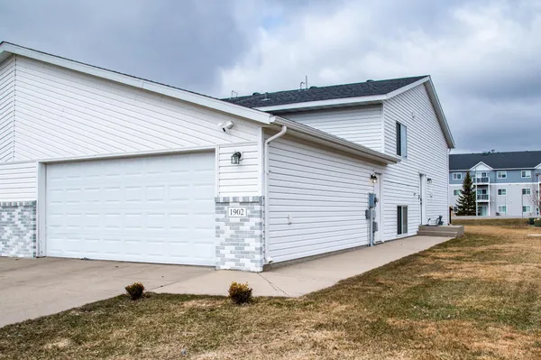 $245,000 | 1902 41st Avenue South, Moorhead, MN 56560