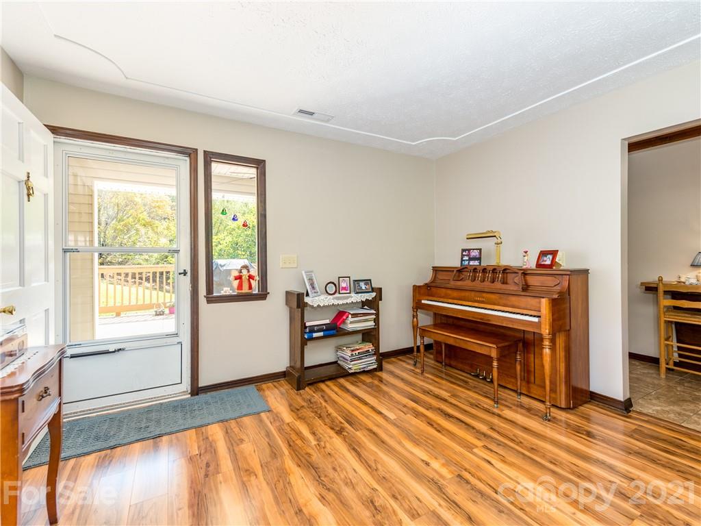 436 Wilmoore Road Canton, NC 28716 - Photo 3 of 20 Gallery Image 3