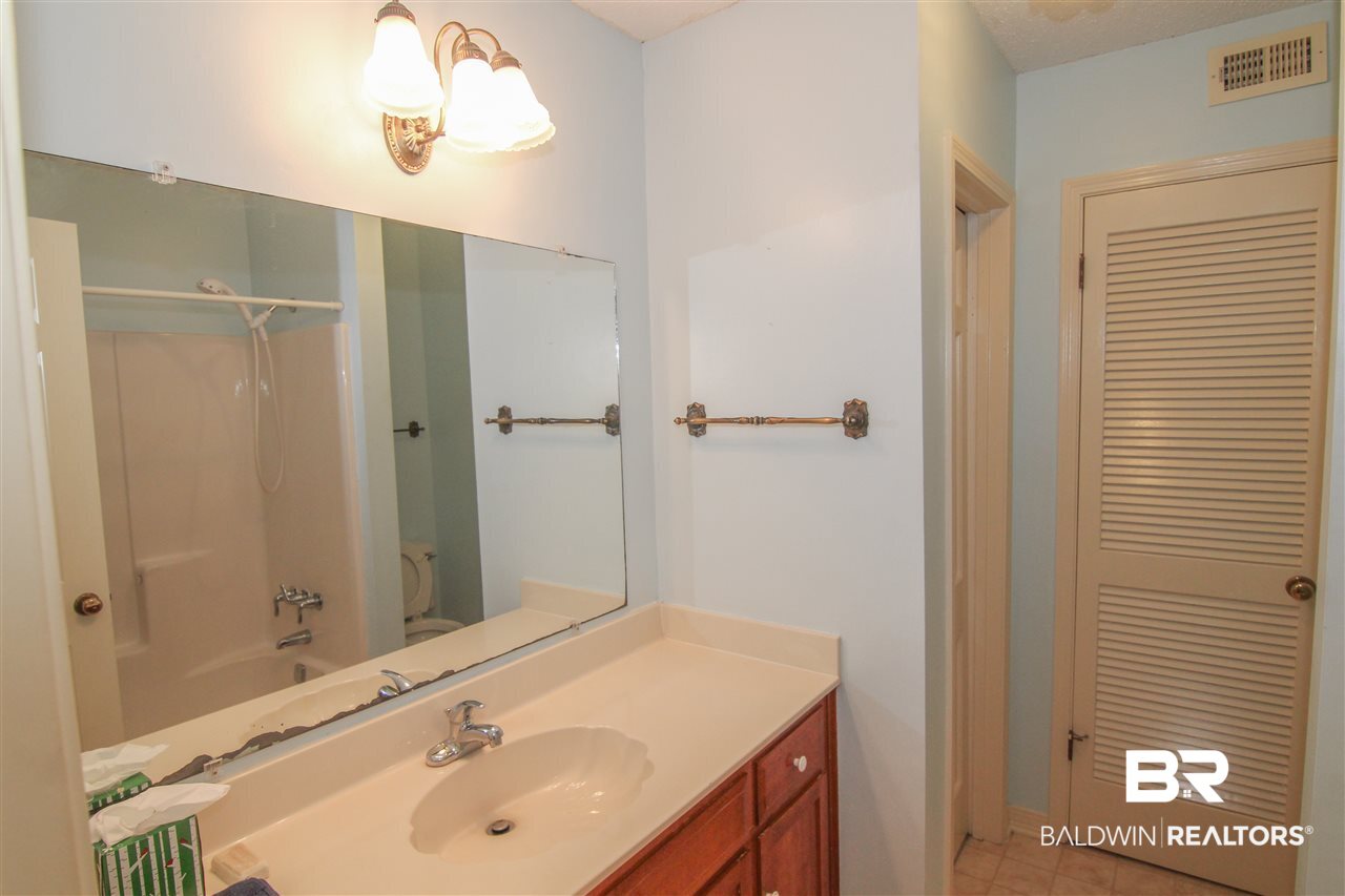 106 Pineview Circle Daphne, AL 36526 - Photo 19 of 26 Bathroom 3