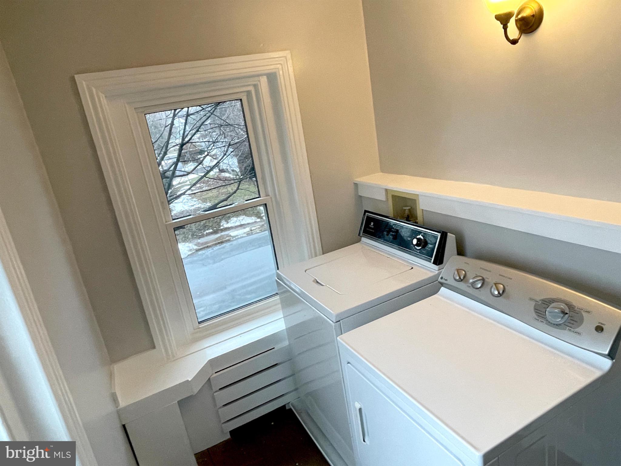 245 Maple Street Oxford, PA 19363 - Photo 15 of 23 a utility room with dryer and washer