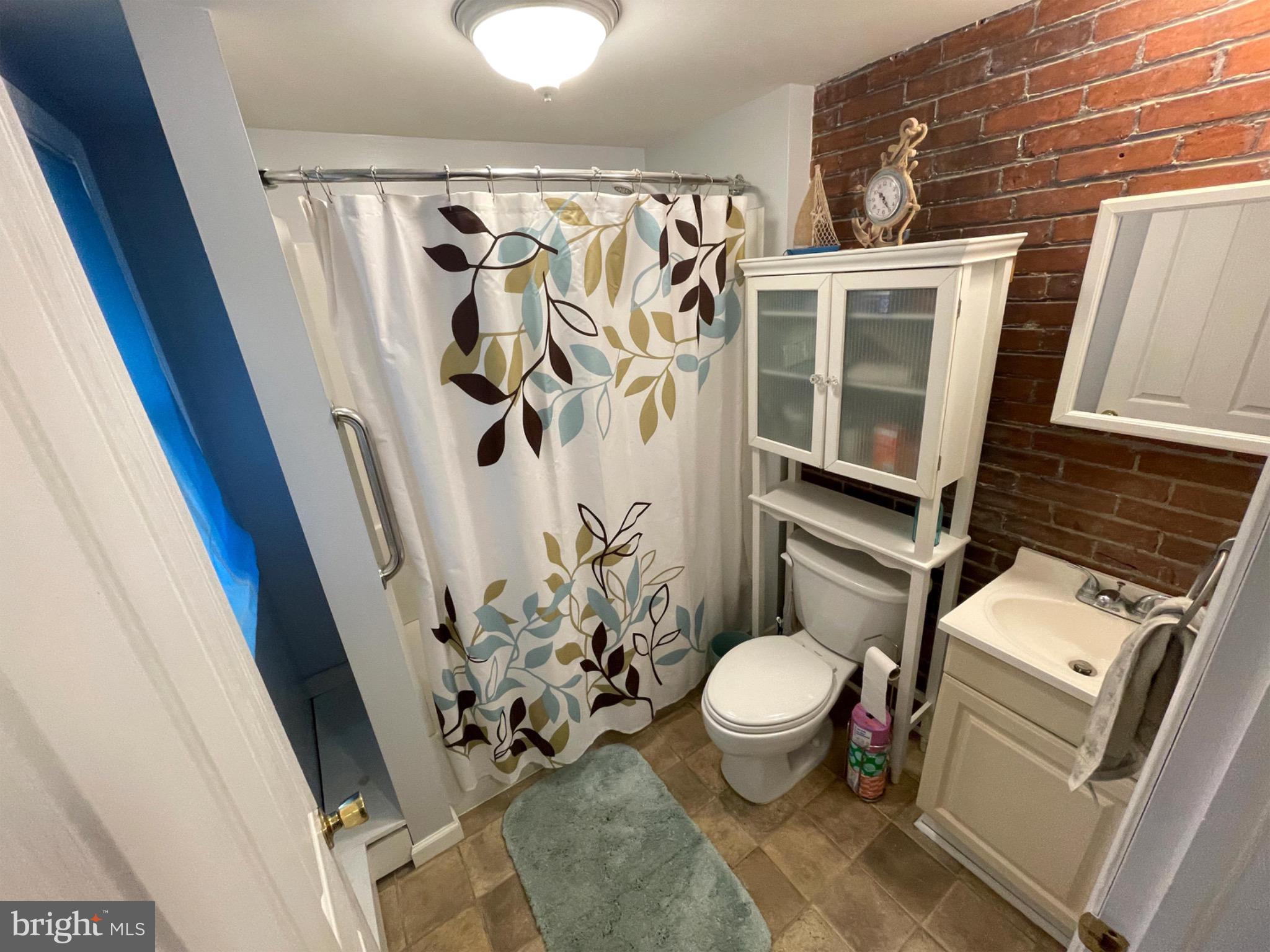 245 Maple Street Oxford, PA 19363 - Photo 8 of 23 a bathroom with a toilet and a shower