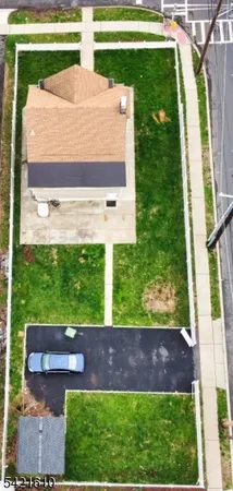 a view of a back yard