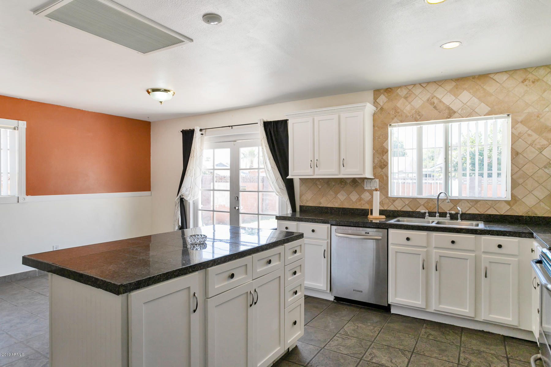 3619 West Lamar Road Phoenix, AZ 85019 - Photo 8 of 30 _MG_5295