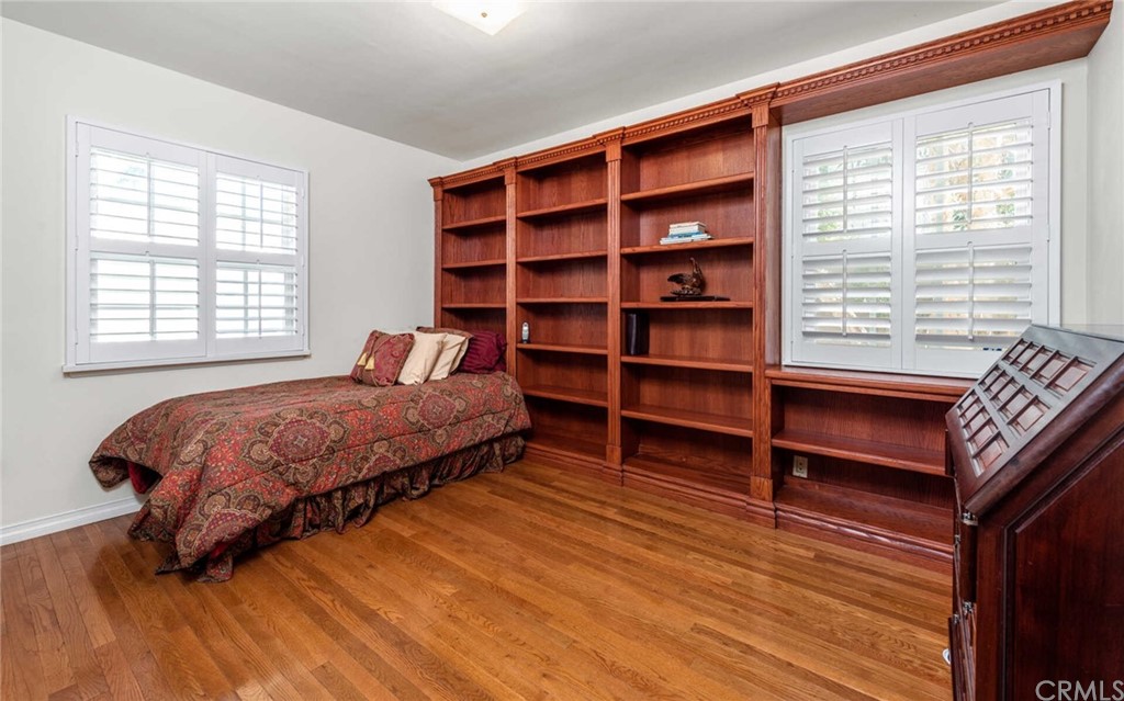 3381 Colbert Avenue Mar Vista, CA 90066 - Photo 16 of 23 a bedroom with a bed and a window