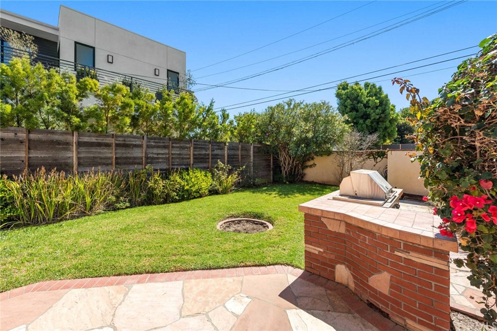 3381 Colbert Avenue Mar Vista, CA 90066 - Photo 20 of 23 a front view of a house with a yard