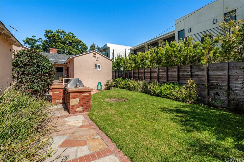 3381 Colbert Avenue Mar Vista, CA 90066 - Photo 21 of 23 a garden view with a seating space