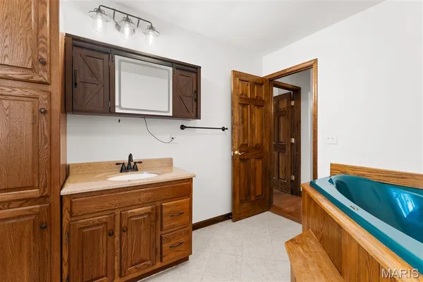 $325,000 | 21788 North Mayflower Lane, Texico, IL 62889