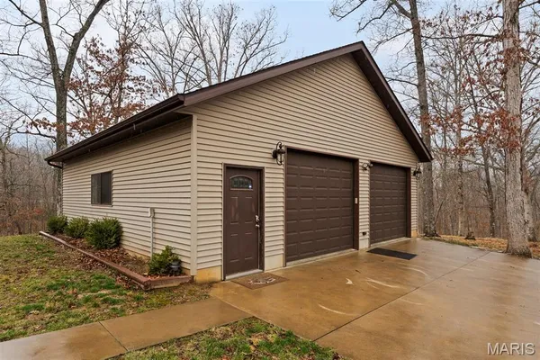 $325,000 | 21788 North Mayflower Lane, Texico, IL 62889