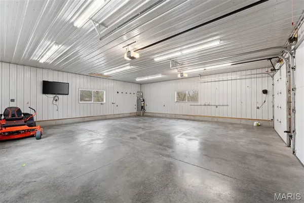 $325,000 | 21788 North Mayflower Lane, Texico, IL 62889