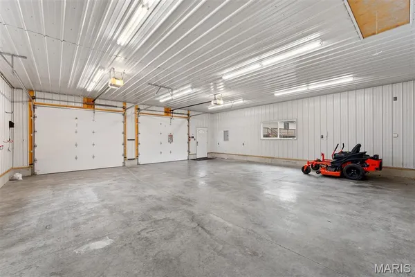 $325,000 | 21788 North Mayflower Lane, Texico, IL 62889
