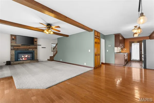 $325,000 | 21788 North Mayflower Lane, Texico, IL 62889