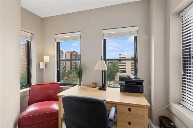 $315,000 | 807 West 48th Street, Unit 701, Kansas City, MO 64112