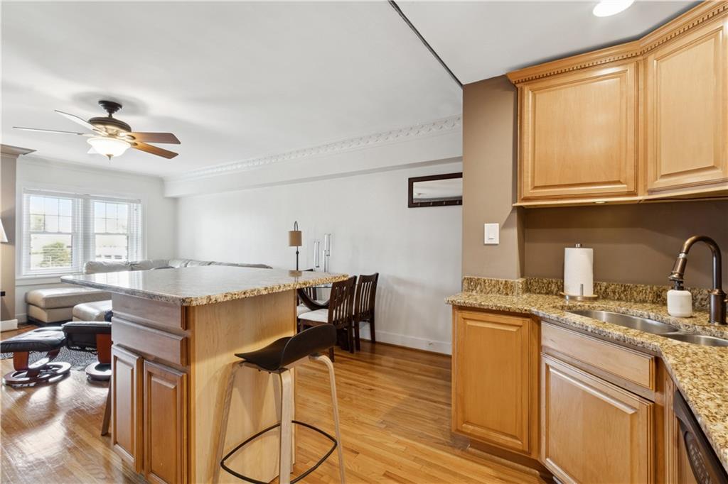 807 West 48th Street, Unit 701 Kansas City, MO 64112 - Photo 5 of 18