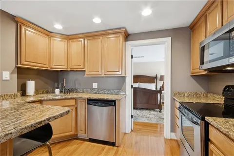 $315,000 | 807 West 48th Street, Unit 701, Kansas City, MO 64112