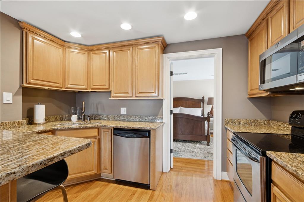 807 West 48th Street, Unit 701 Kansas City, MO 64112 - Photo 6 of 18