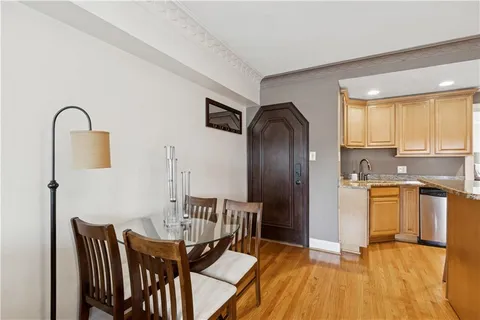 $315,000 | 807 West 48th Street, Unit 701, Kansas City, MO 64112