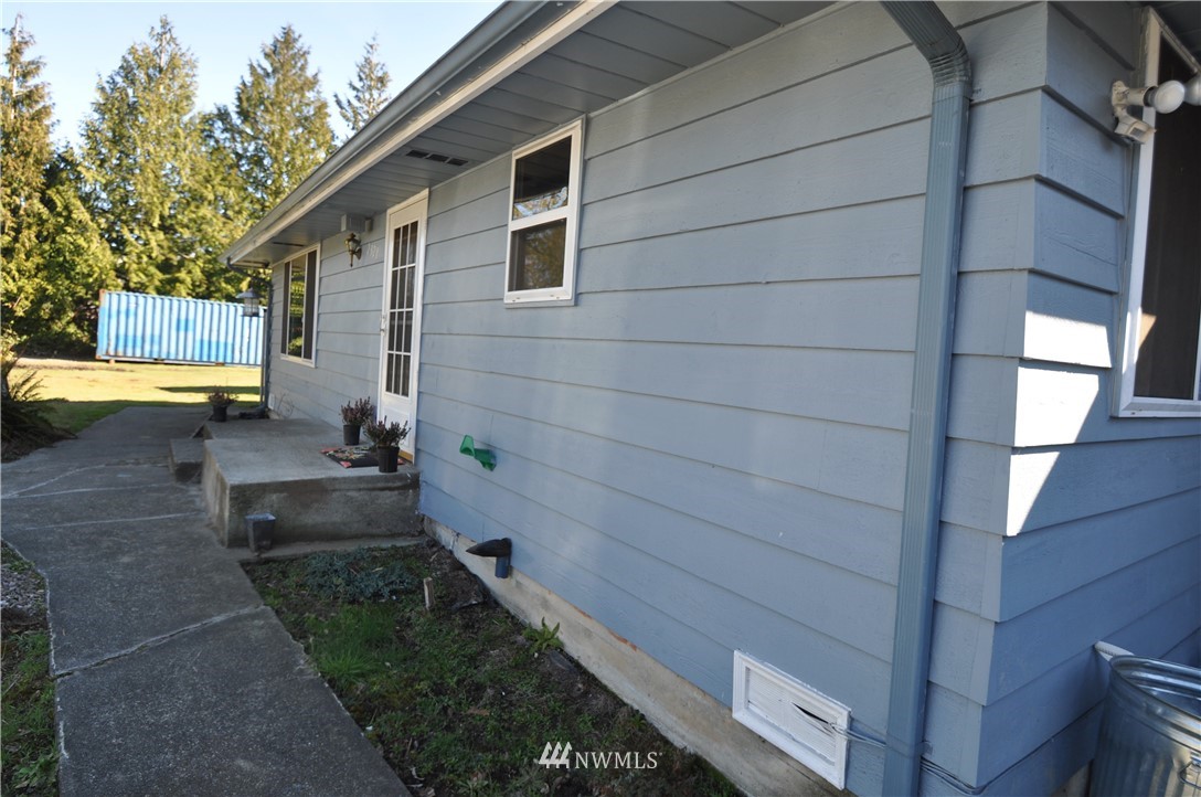2328 Center Road Everett, WA 98204 - Photo 3 of 17