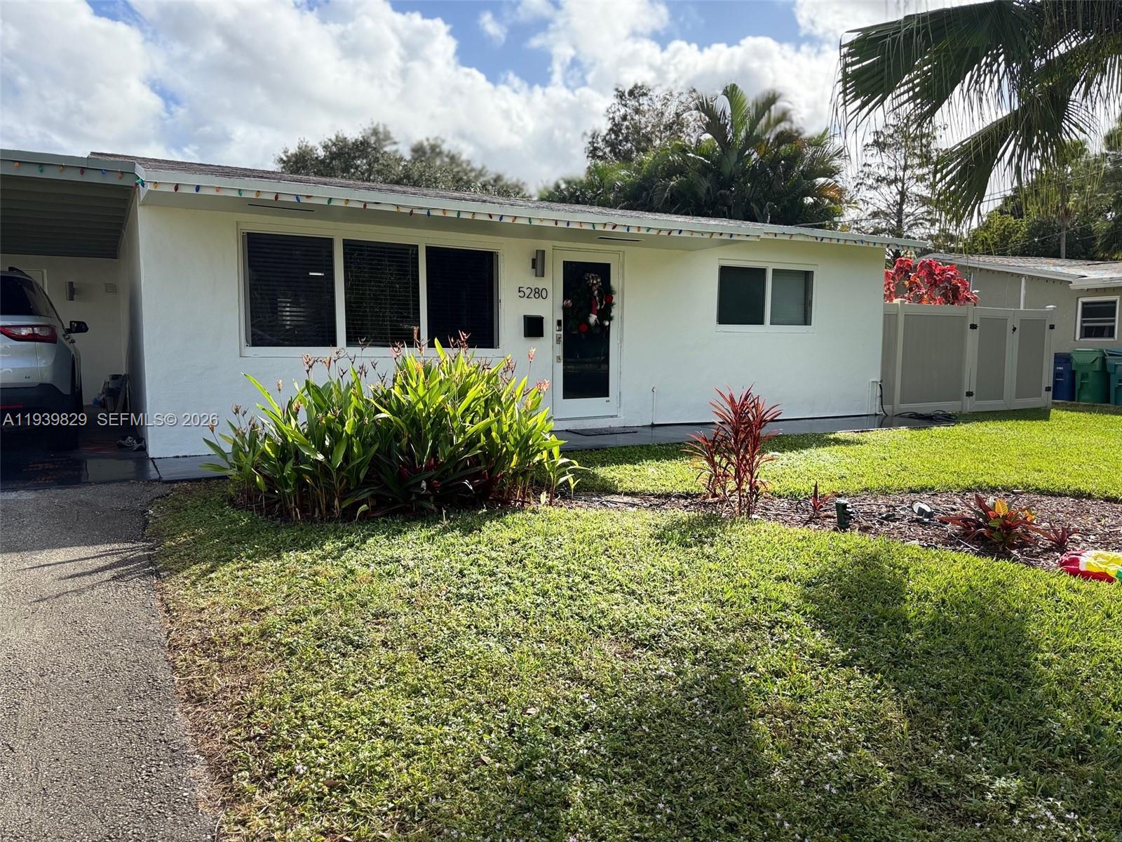 5280 Southwest 92nd Terrace Cooper City, FL 33328 - Photo 13 of 50 a front view of house with a garden